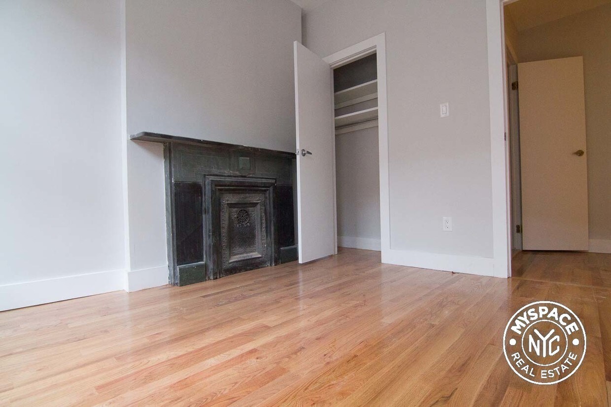 Primary Photo - 376 Lewis Ave