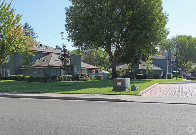 Foto del edificio - Lakeshore Meadows