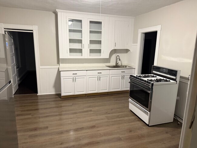 Building Photo - 26 Wallace St