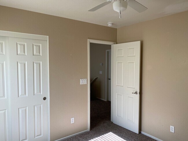 Foto del edificio - Beautiful 3 bedroom available