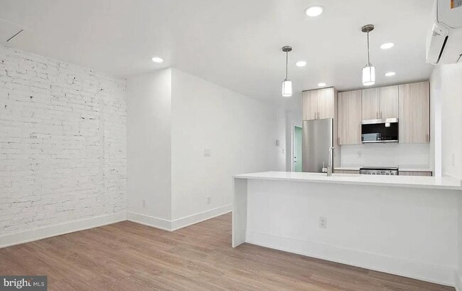 Building Photo - 5043 Spruce St