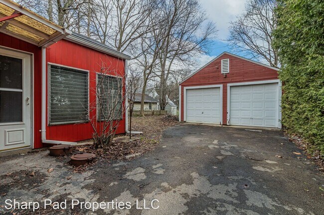 Building Photo - 2 br, 1 bath House - 1208 W Daniel