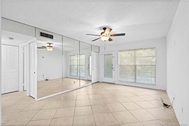 Building Photo - 2118 SE Edler Dr