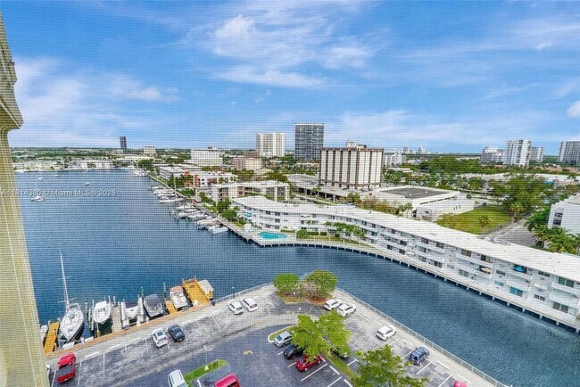 Building Photo - 100 Golden Isles Dr