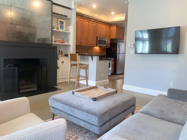 Building Photo - 66 Clarendon St