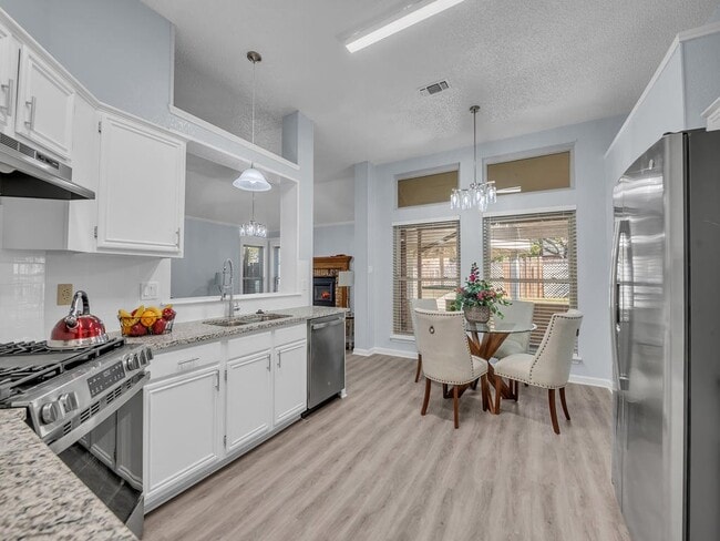 Foto del edificio - 307 Illinois Dr