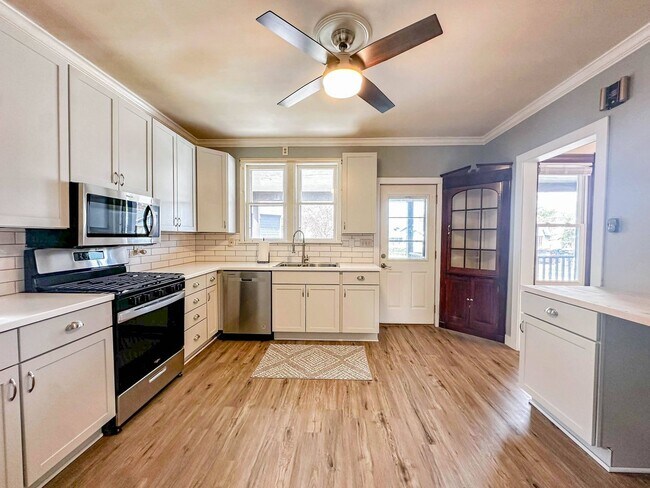 Building Photo - 502 Chestnut St