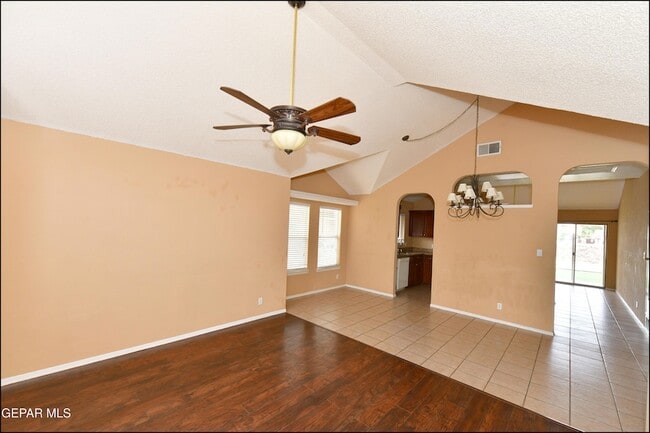 Building Photo - 7737 Plaza Azul Rd