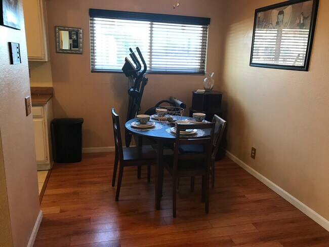 Dining Nook - 5706 Fair Ave