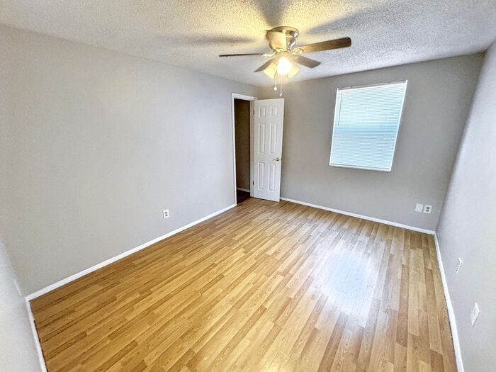 Building Photo - Inviting 4-Bedroom Home for Cozy Living / ...