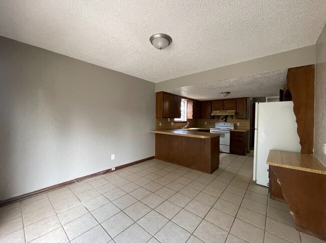 Building Photo - 7219 Edenborough Dr