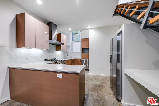 Foto del edificio - 1220 N Orange Grove Ave