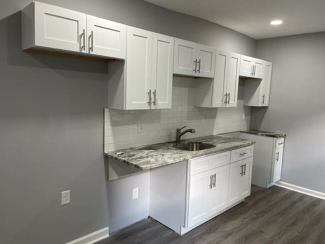 Building Photo - 3 Bedroom with Central Air