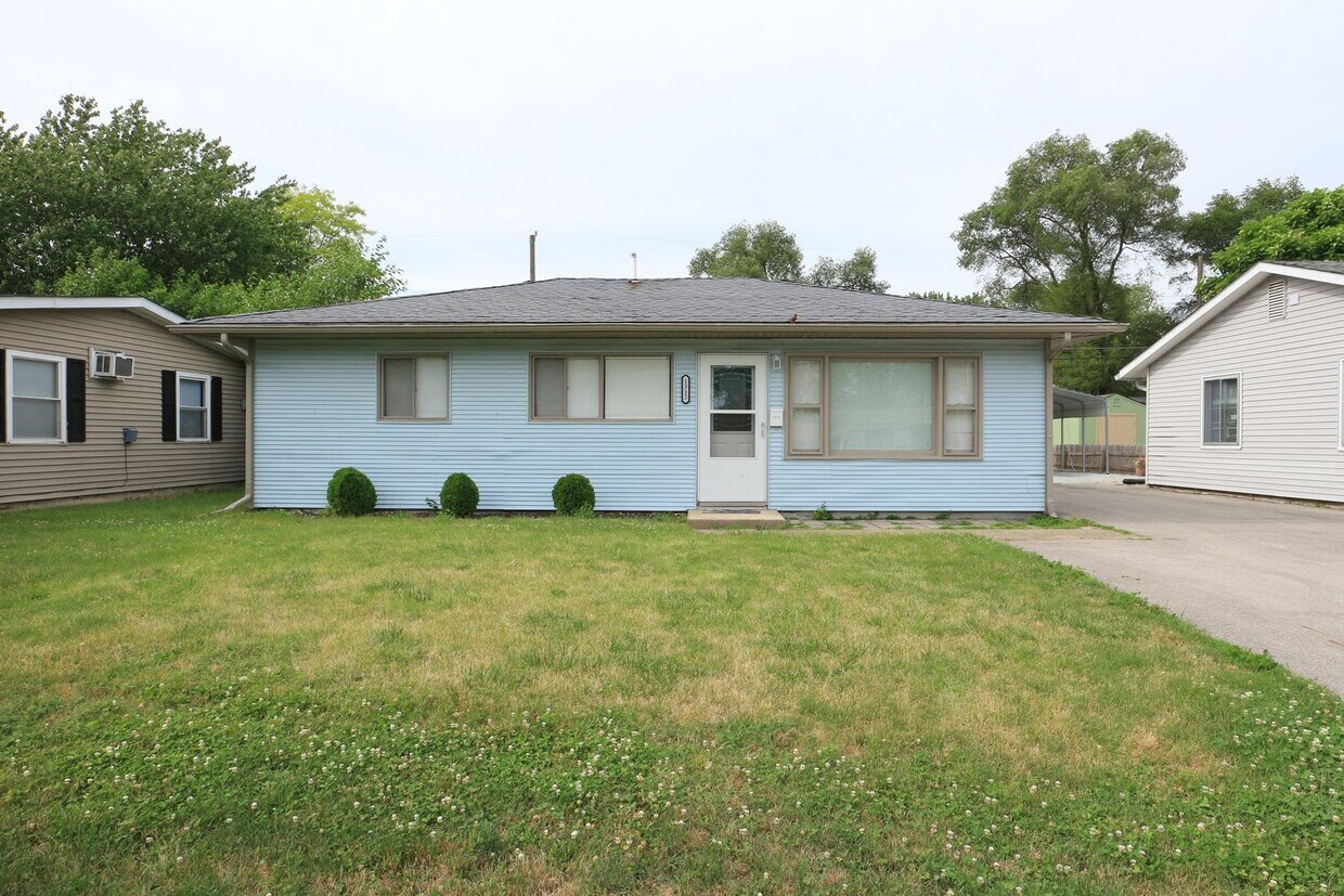 Foto principal - Three Bedroom Lafayette Home!