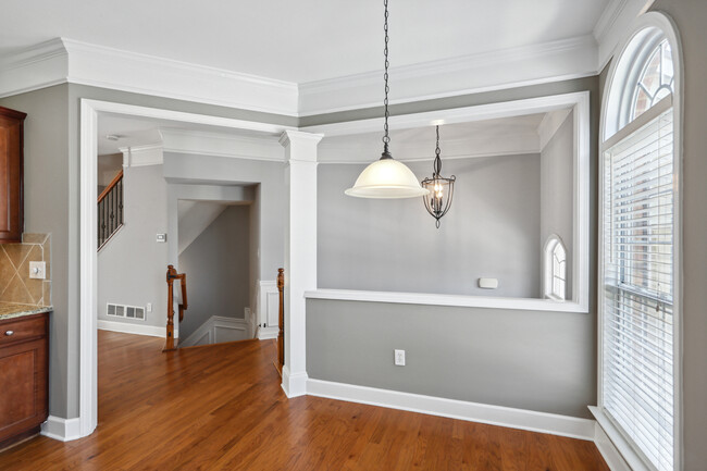 Building Photo - Beautiful townhouse in Westbury at Vinings...