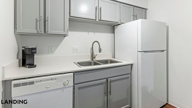 Foto del edificio - 1071 Clayton Ln