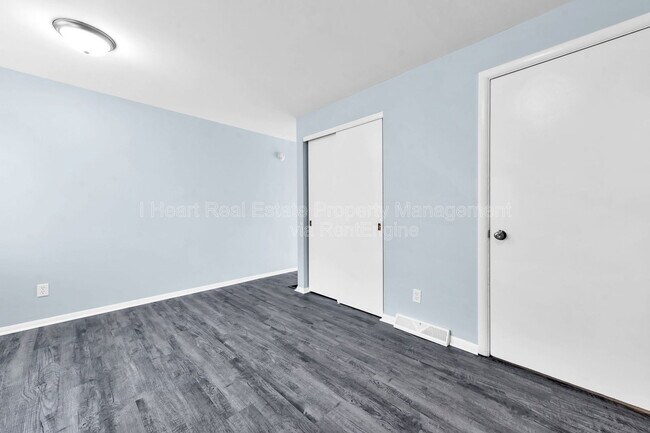 Foto del edificio - 880 N Meadows Ct