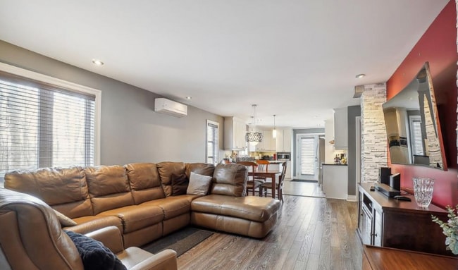 Building Photo - 26 Av 8E