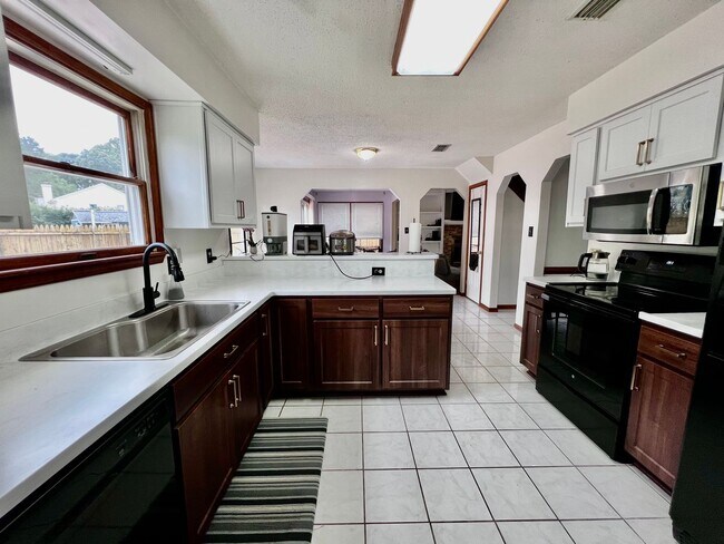 Foto del edificio - Spacious 3 bedroom home in Wesleyan Chase
