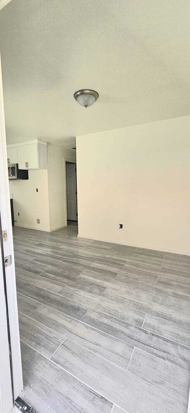 Building Photo - 25400 Sand Creek Trl