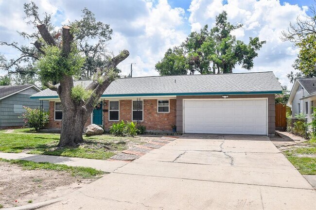 Building Photo - 7949 Ridgeview Dr