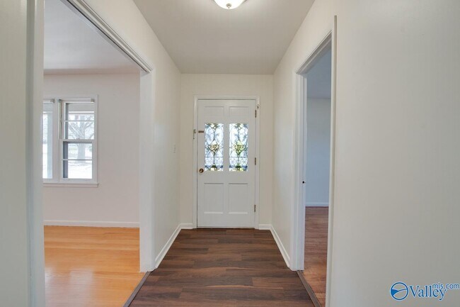 Building Photo - 1408 Brook Hollow Cir NW