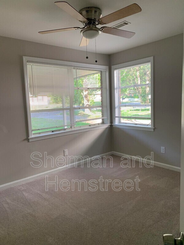 Building Photo - 837 Lake Terrace Dr