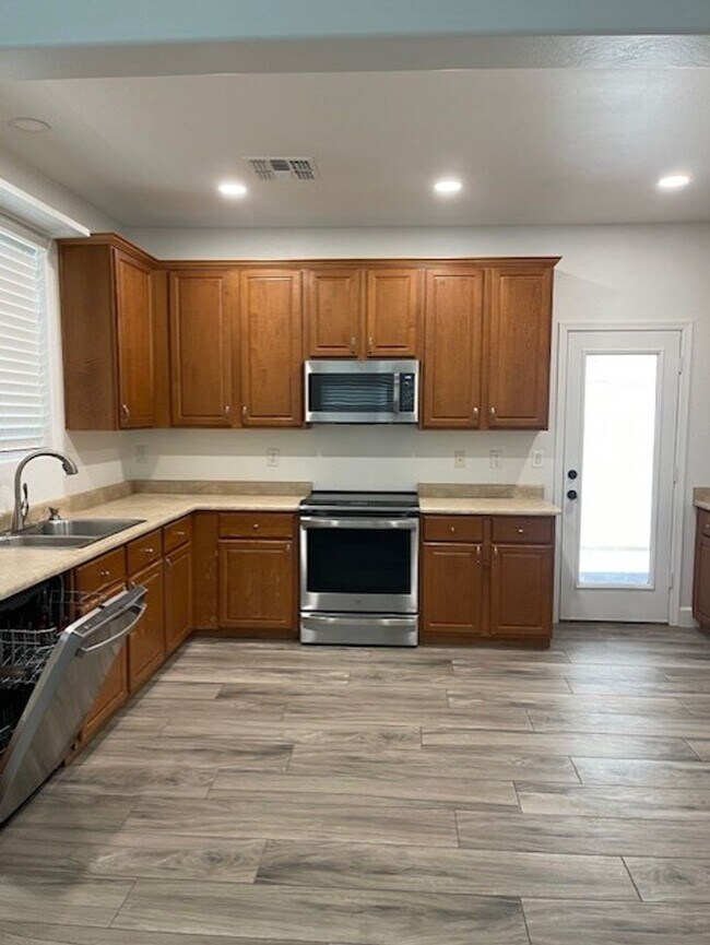 Building Photo - 3 BEDROOM IN POWER RANCH FOR RENT