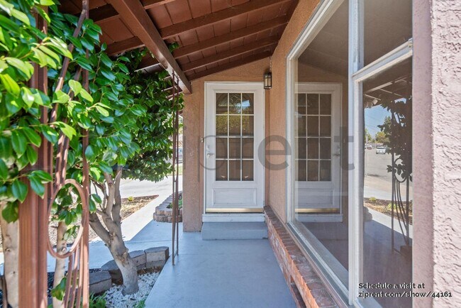 Foto del edificio - 666 Bluefield Ln