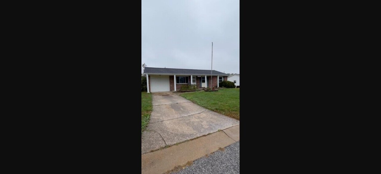 Foto principal - 1209 Belleau Lake Dr