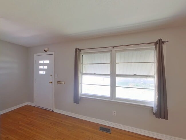 Building Photo - 1517 N Piatt Ave