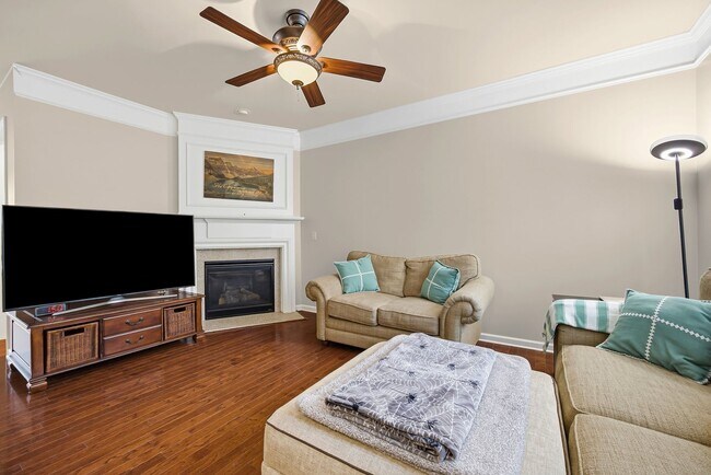 Foto del edificio - Extremely well-maintained 3-bedroom, 3.5 bath townhome in Baxter Village!