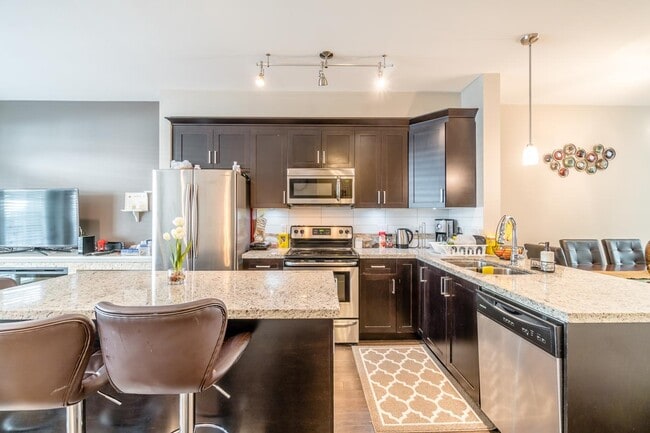 Building Photo - 19525-19573 73 Ave