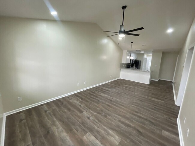 Foto del edificio - 3703 Lear Ct NW