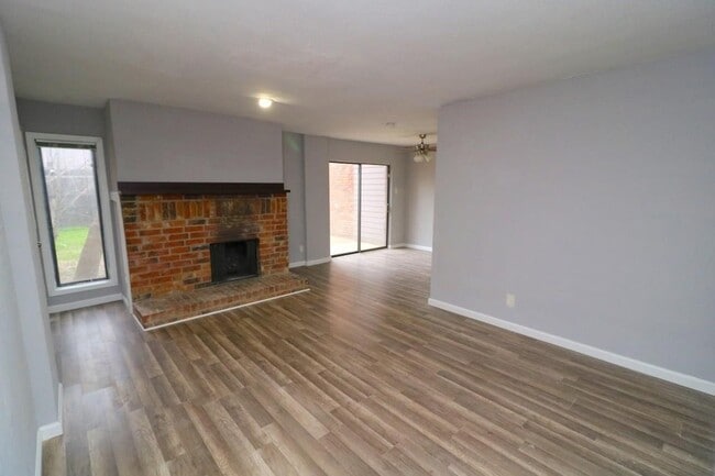 Building Photo - 806 Courtenay Pl
