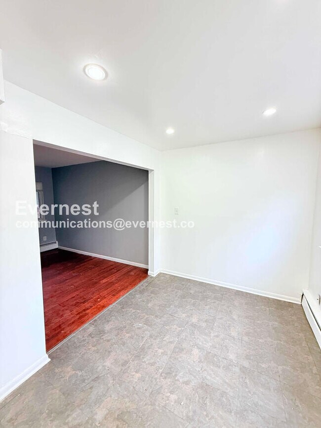 Building Photo - 18711 Schoolcraft Rd