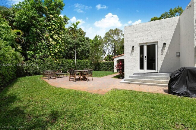 Building Photo - Minorca Avenue, Coral Gables, FL 33134 - 2 BR 2 BA single-family home