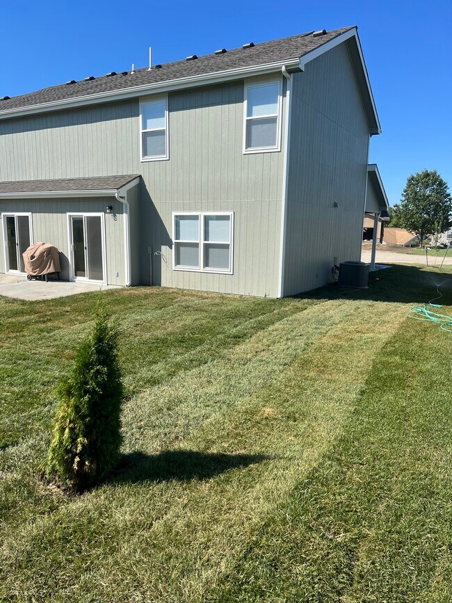 2030 Country View Ct, Tonganoxie, KS 66086 House Rental in Tonganoxie