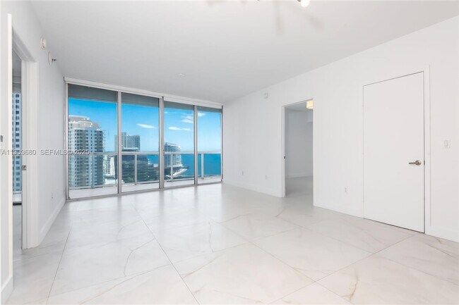 Foto del edificio - 465 Brickell Ave