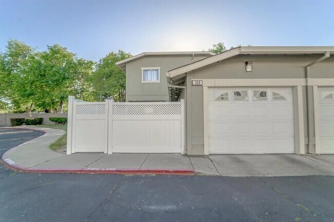 Building Photo - 80 Portola Way