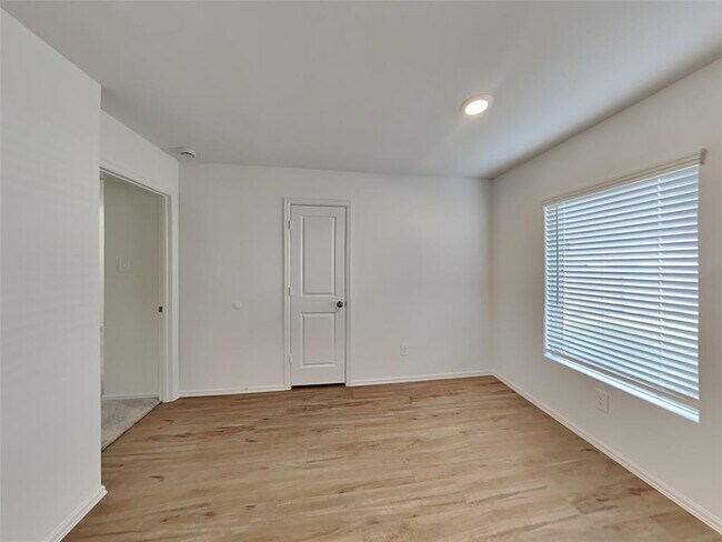 Foto del edificio - 3023 Twisted Myrtle Dr