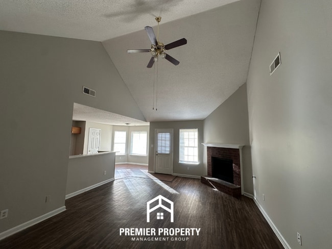 Building Photo - 7041 Ireland Dr