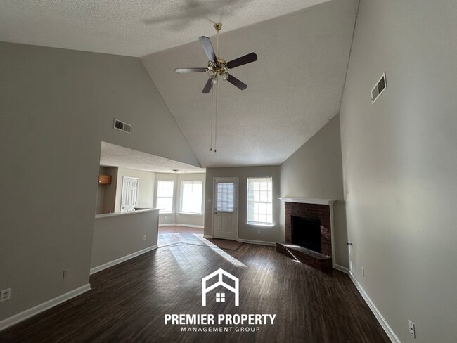 Photo - 7041 Ireland Dr House