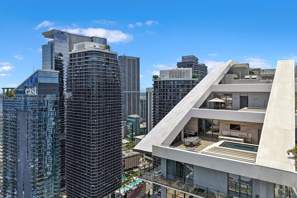 Foto principal - 88 SW 7th St