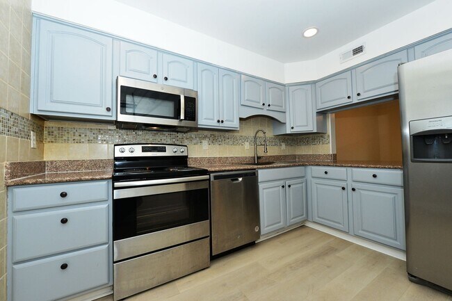 Building Photo - Chesapeake Beach Townhouse!