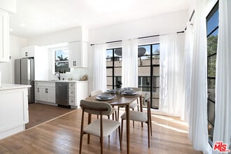 Building Photo - 344 Rexford Dr