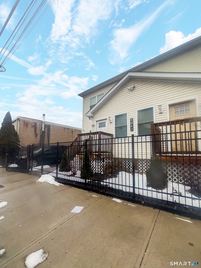 Building Photo - 1042 Iranistan Ave