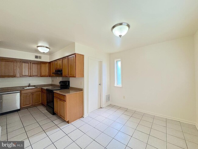 Building Photo - 6802 Perry Penney Dr
