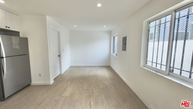 Foto del edificio - 1732 Crenshaw Blvd