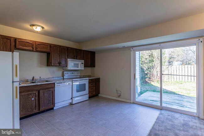 Building Photo - 5201 Magnolia Pl